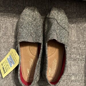 Tom’s classics size 9 women’s